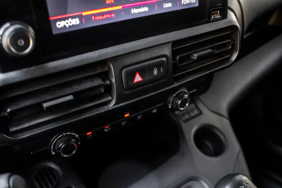 Peugeot Partner 1.5 Blue HDI 100 S&S Premium 2021 - 12990 EUR, 71659 km - AUTO.MOTO.pt - 71659km - foto 17 de 31