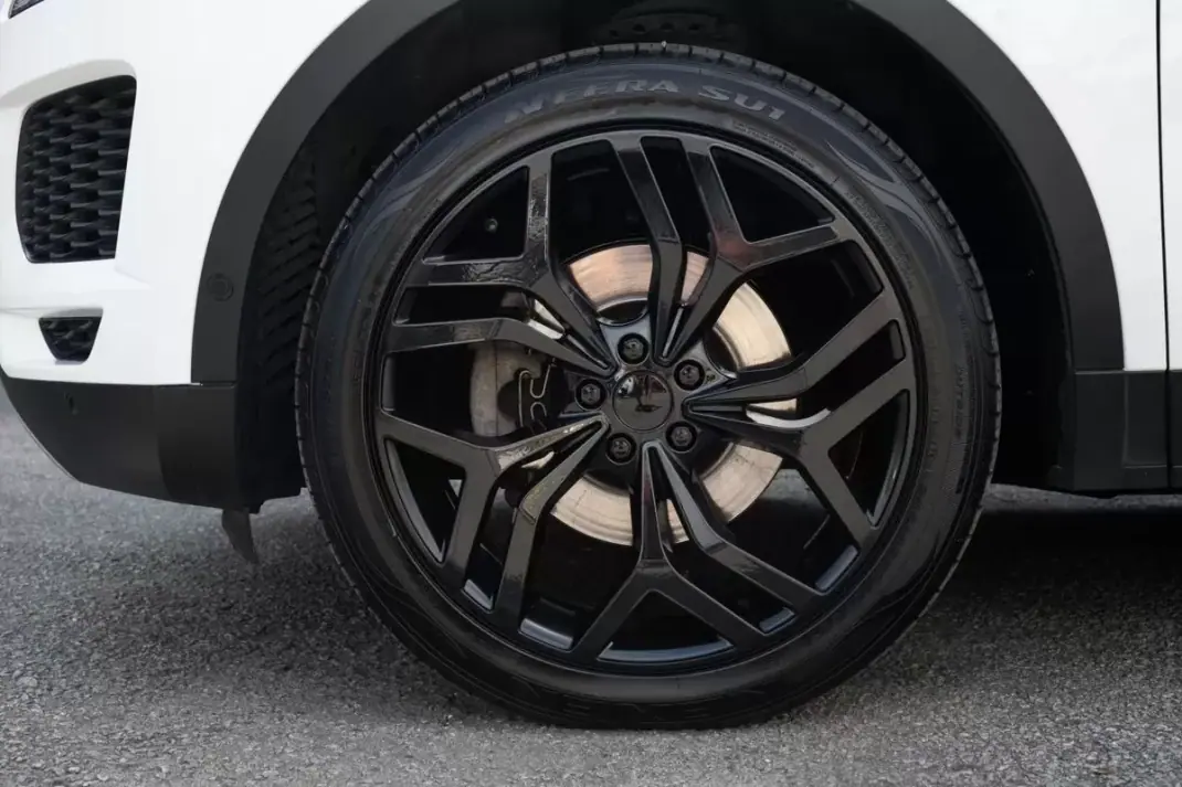 Jaguar E-Pace 2018 - 23900 EUR, 128980 km - 128980km - foto 5 de 29