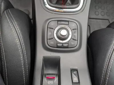 Renault Mégane Coupe 2014 - 8000 EUR, 276629 km - AUTO.MOTO.pt - 276629km - foto 17 de 22