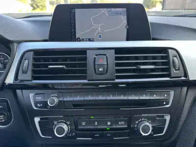 BMW 318 2014 - 12900 EUR, 178000 km - AUTO.MOTO.pt - 178000km - foto 31 de 65