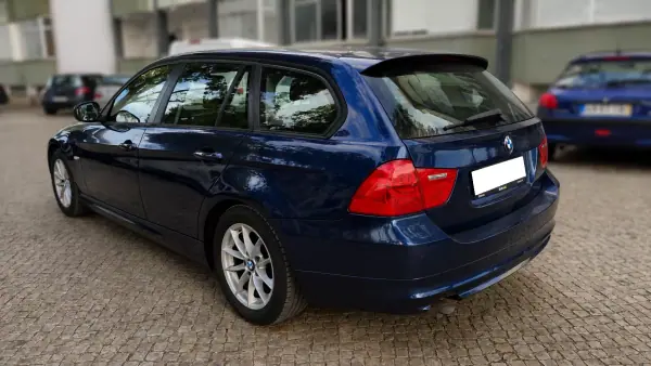 BMW 318 2012 - 10999 EUR, 210000 km - AUTO.MOTO.pt - 210000km - foto 3 de 9
