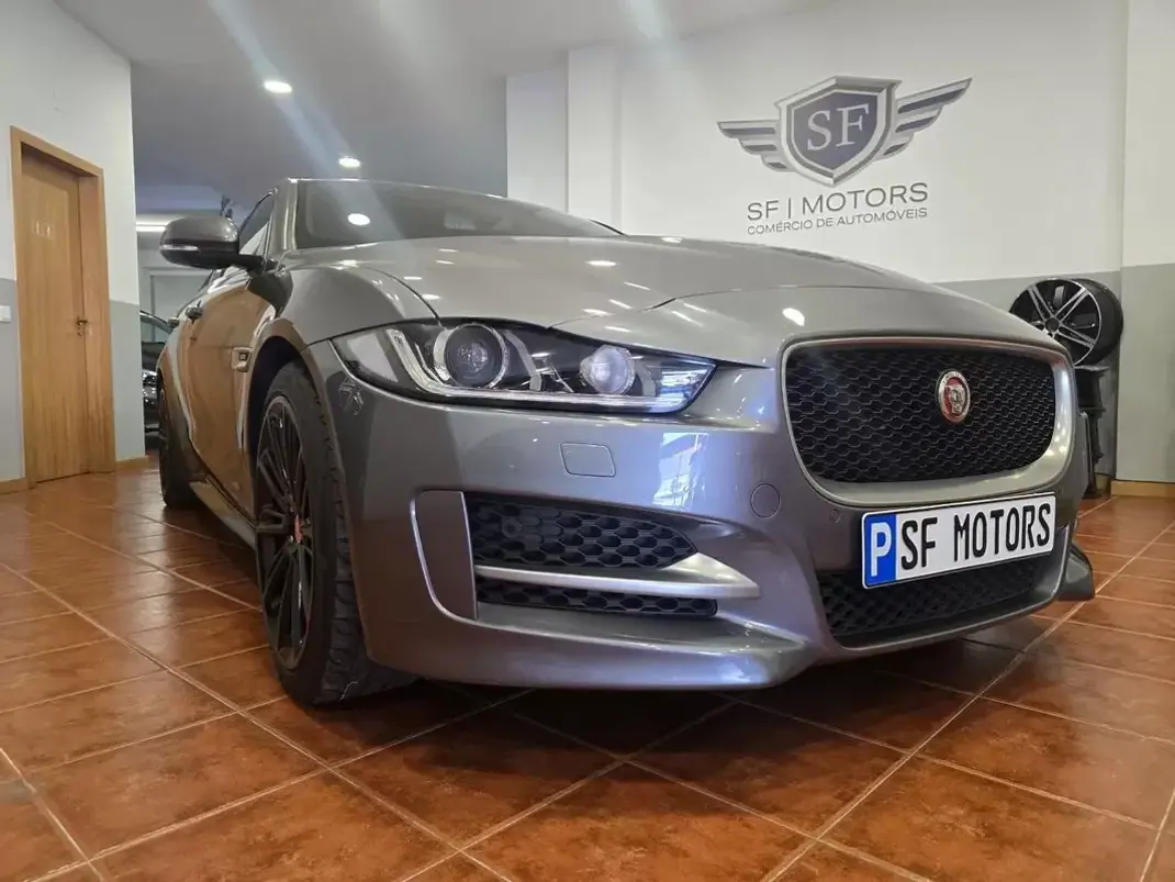 Jaguar XE 2017 - 16980 EUR, 185325 km - 185325km - foto 5 de 36