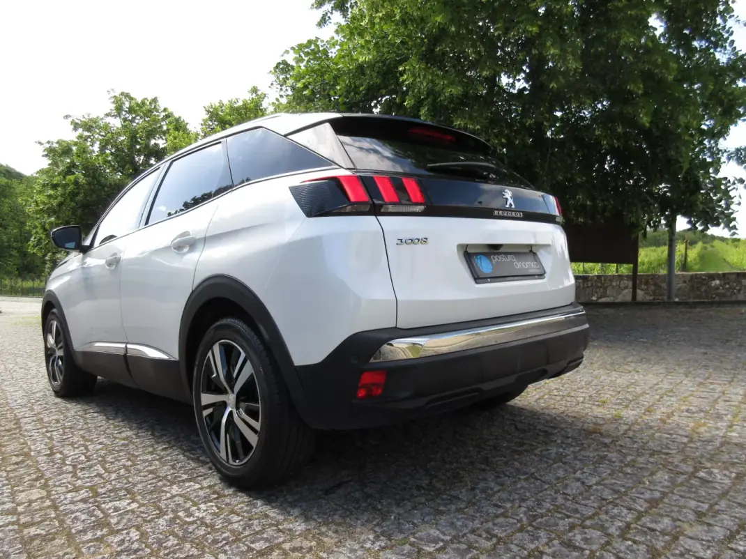 Peugeot 3008 2017 - 18990 EUR, 159000 km - AUTO.MOTO.pt - 159000km - foto 15 de 38