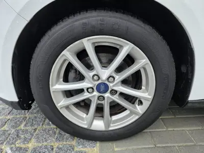 Ford Focus SW 2015 - 7990 EUR, 218000 km - AUTO.MOTO.pt - 218000km - foto 13 de 14