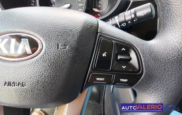 Kia Rio 2016 - 9450 EUR, 58085 km - AUTO.MOTO.pt - 58085km - foto 17 de 27