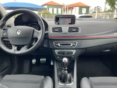 Renault Mégane Sport Tourer 2014 - 7750 EUR, 250000 km - AUTO.MOTO.pt - 250000km - foto 12 de 47