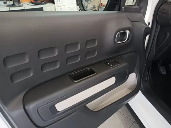Citroën C3 2018 - 13800 EUR, 156000 km - AUTO.MOTO.pt - 156000km - foto 5 de 14