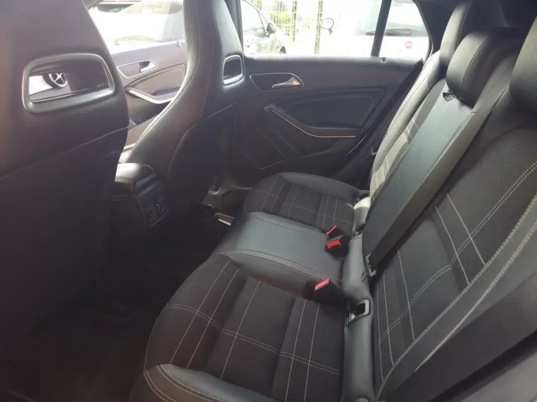 Mercedes-Benz CLA 200 2015 - 17500 EUR, 169158 km - AUTO.MOTO.pt - 169158km - foto 11 de 15