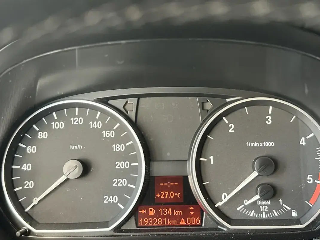 BMW 118 2008 - 9990 EUR, 193281 km - 193281km - foto 13 de 23