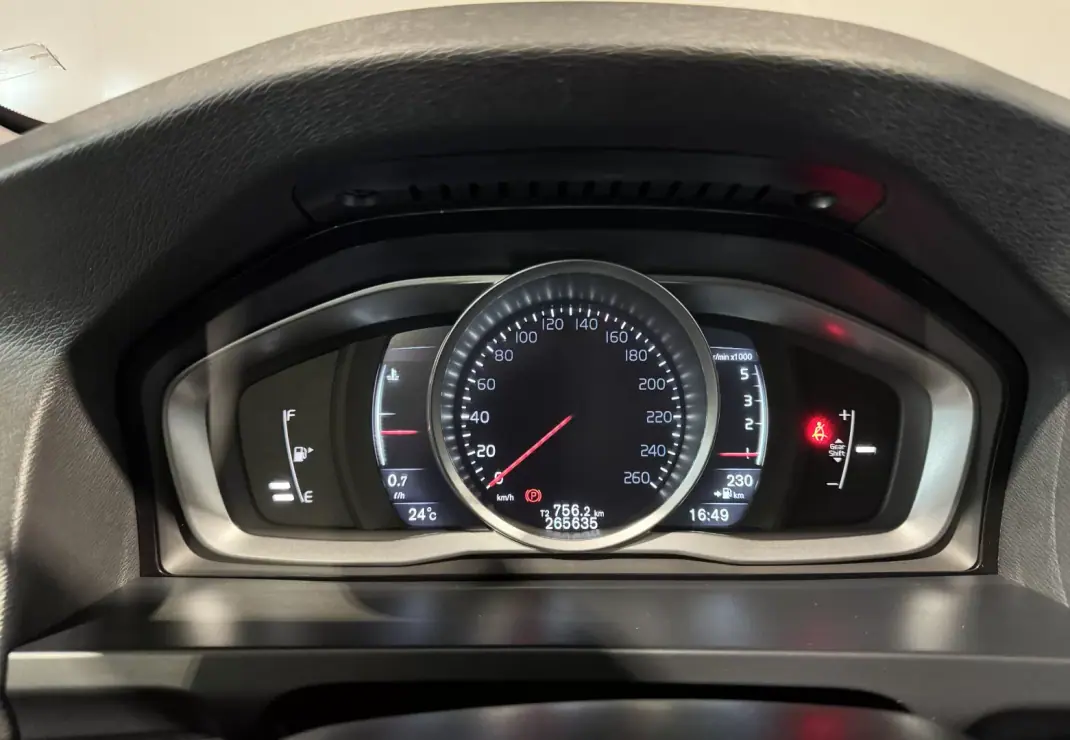 Volvo V60 2016 - 13900 EUR, 265393 km - 265393km - foto 26 de 44