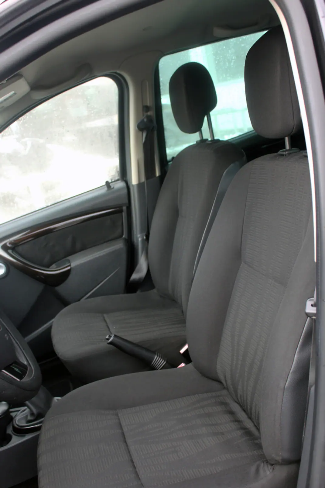 Dacia Duster 2010 - 6250 EUR, 155000 km - AUTO.MOTO.pt - 155000km - foto 5 de 24