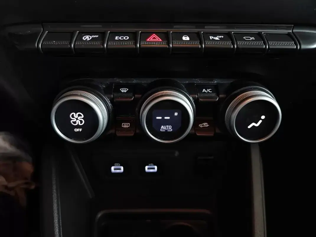 Dacia Duster 2023 - 16750 EUR, 65400 km - AUTO.MOTO.pt - 65400km - foto 29 de 35