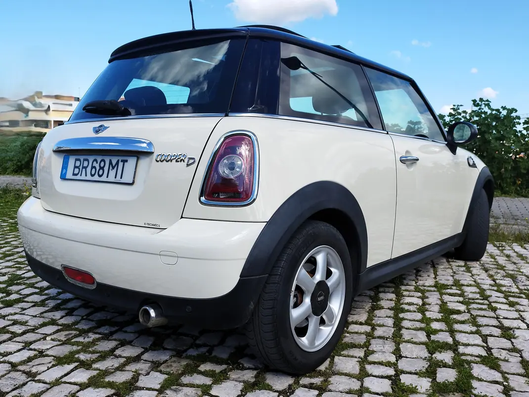 MINI Cooper 2009 - 5950 EUR, 230000 km - AUTO.MOTO.pt - 230000km - foto 6 de 15