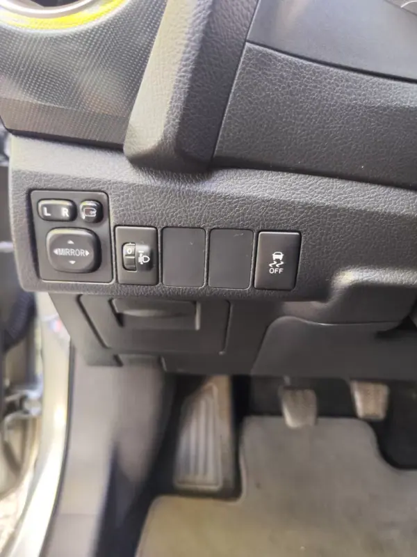 Toyota Auris Touring Sports 2015 - 11480 EUR, 229000 km - AUTO.MOTO.pt - 229000km - foto 26 de 39