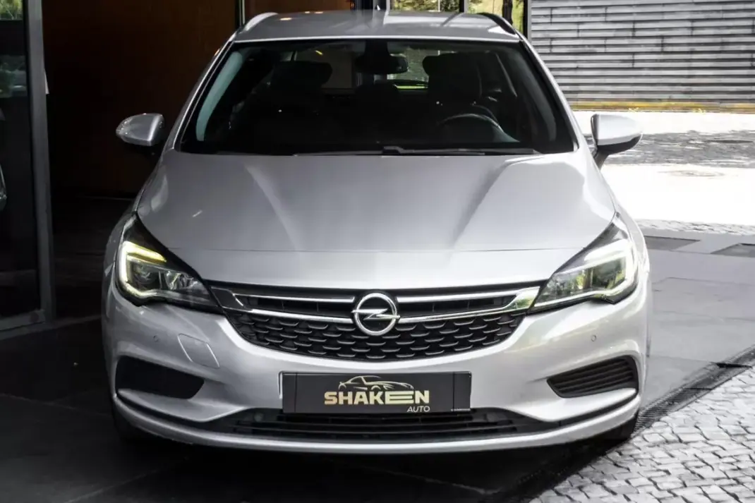 Opel Astra Sports Tourer 2018 - 9900 EUR, 225626 km - AUTO.MOTO.pt - 225626km - foto 7 de 34
