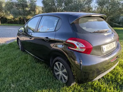 Peugeot 208 2012 - 9500 EUR, 202000 km - foto 4 de 11