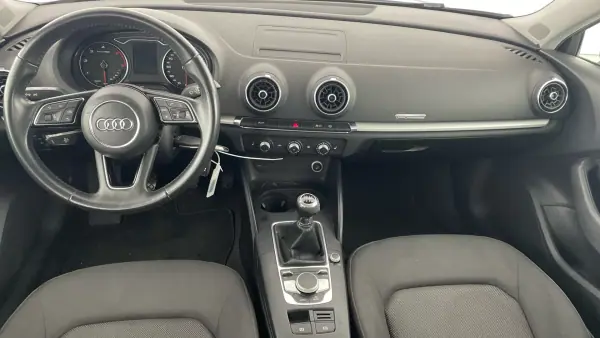 Audi A3 Sportback 2018 - 17999 EUR, 104021 km - AUTO.MOTO.pt - 104021km - foto 6 de 8