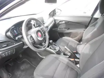 Fiat Tipo 2018 - 13500 EUR, 106069 km - AUTO.MOTO.pt - 106069km - foto 7 de 12