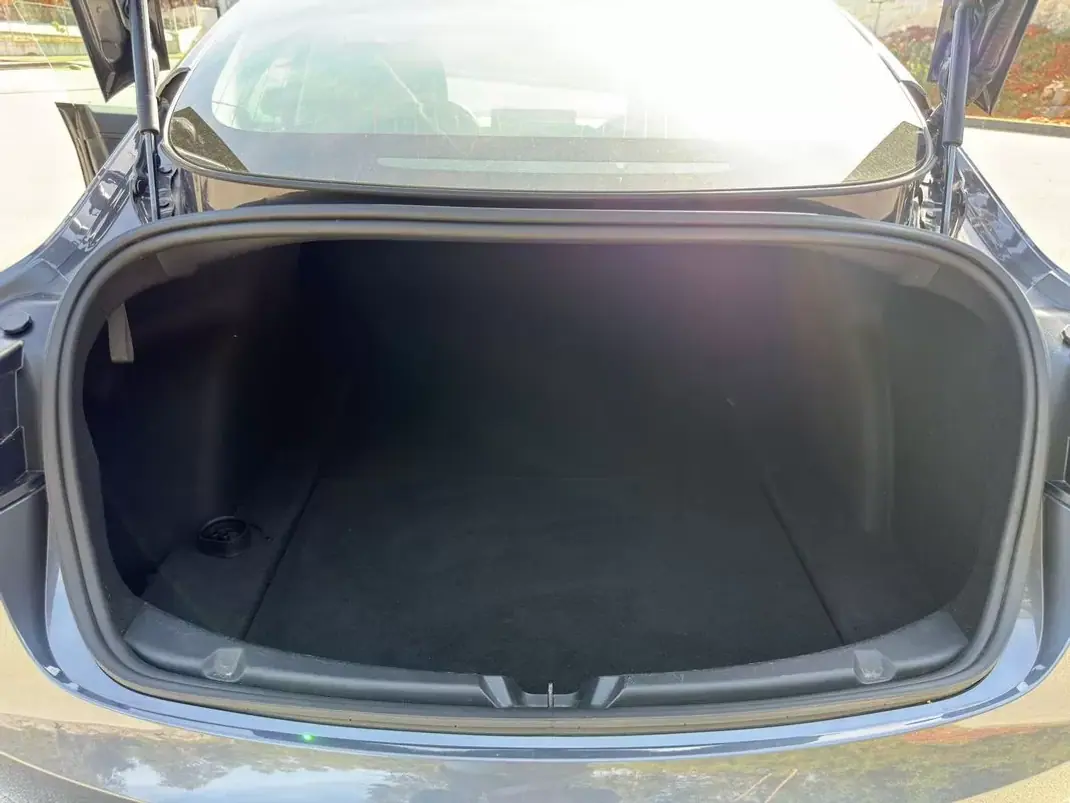 Tesla Model 3 2020 - 21500 EUR, 128300 km - AUTO.MOTO.pt - 128300km - foto 10 de 26