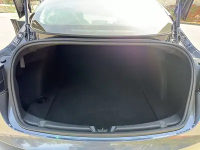 Tesla Model 3 2020 - 21500 EUR, 128300 km - AUTO.MOTO.pt - 128300km - foto 10 de 26