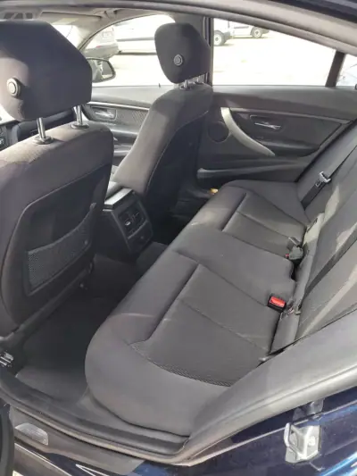 BMW 318 2014 - 14900 EUR, 230000 km - AUTO.MOTO.pt - 230000km - foto 8 de 11