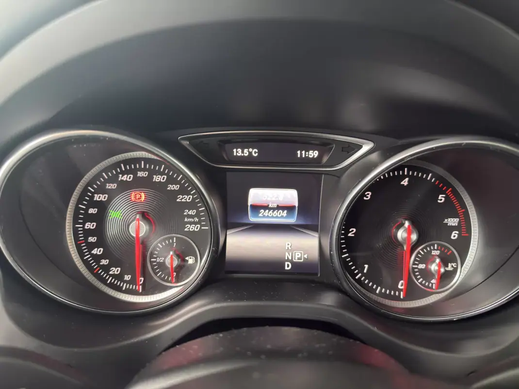 Mercedes-Benz CLA 220 2017 - 18900 EUR, 246604 km - AUTO.MOTO.pt - 246604km - foto 11 de 29