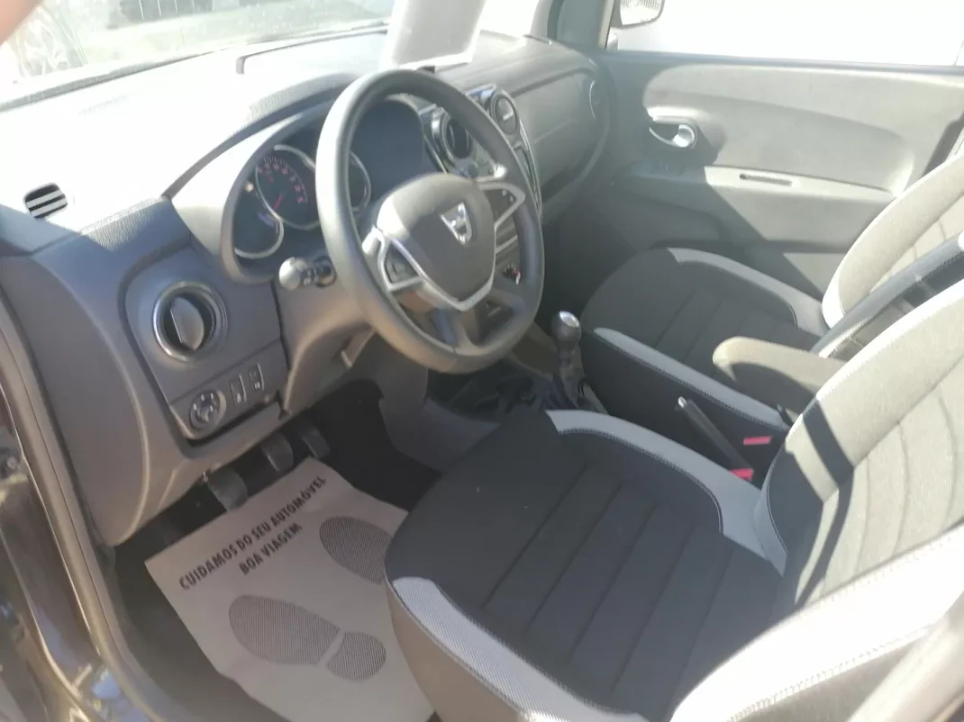 Dacia Lodgy 2022 - 24800 EUR, 24580 km - AUTO.MOTO.pt - 24580km - foto 6 de 15