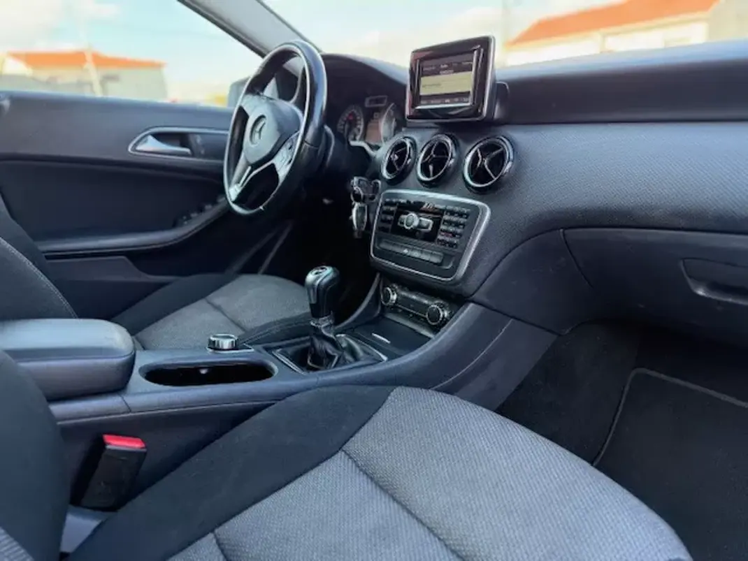 Mercedes-Benz A 160 2014 - 11900 EUR, 220000 km - AUTO.MOTO.pt - 220000km - foto 9 de 9