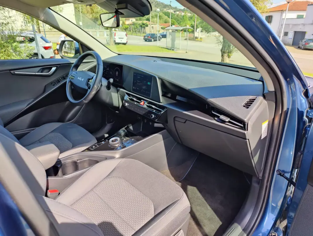 Kia e-Niro 2023 - 26990 EUR, 53098 km - AUTO.MOTO.pt - 53098km - foto 9 de 12