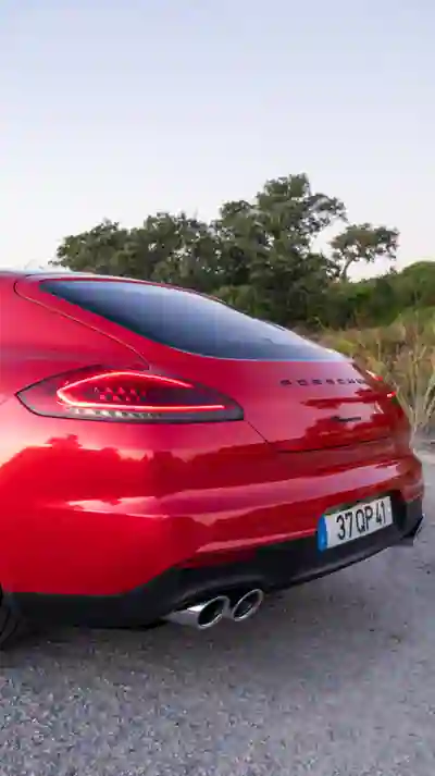 Porsche Panamera 2015 - 42500 EUR, 105975 km - 105975km - foto 12 de 14