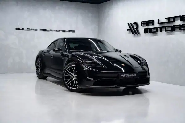 Porsche Taycan 2023 — foto 3 de 56