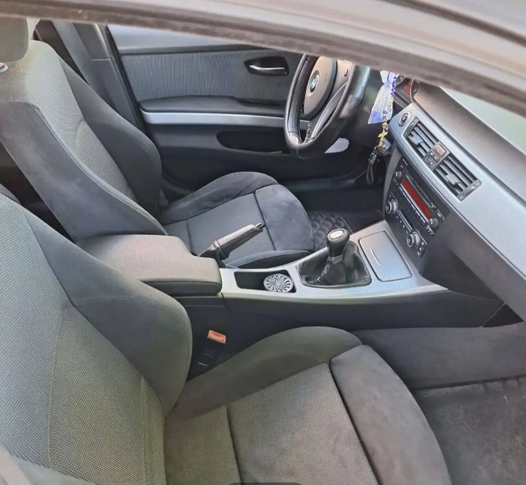 BMW 330 2008 - 16000 EUR, 135000 km - 135000km - foto 5 de 7