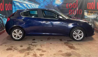 Alfa Romeo Giulietta 2011 - 8750 EUR, 197000 km - AUTO.MOTO.pt - 197000km - foto 4 de 35