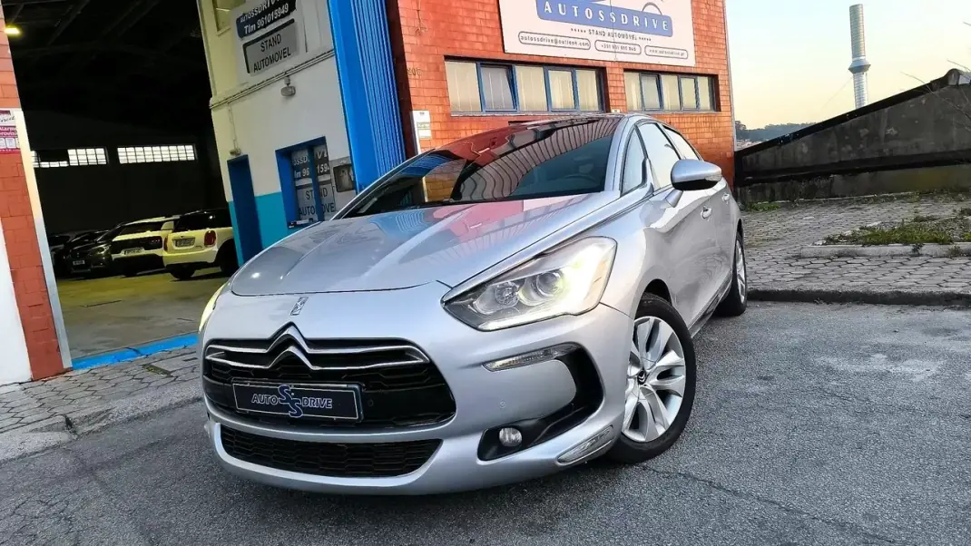 Citroën DS5 2012 - 10900 EUR, 184000 km - AUTO.MOTO.pt - 184000km - foto 15 de 17