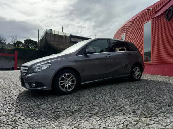Mercedes-Benz B 180 2014 - 11900 EUR, 259000 km - AUTO.MOTO.pt - 259000km - foto 3 de 17