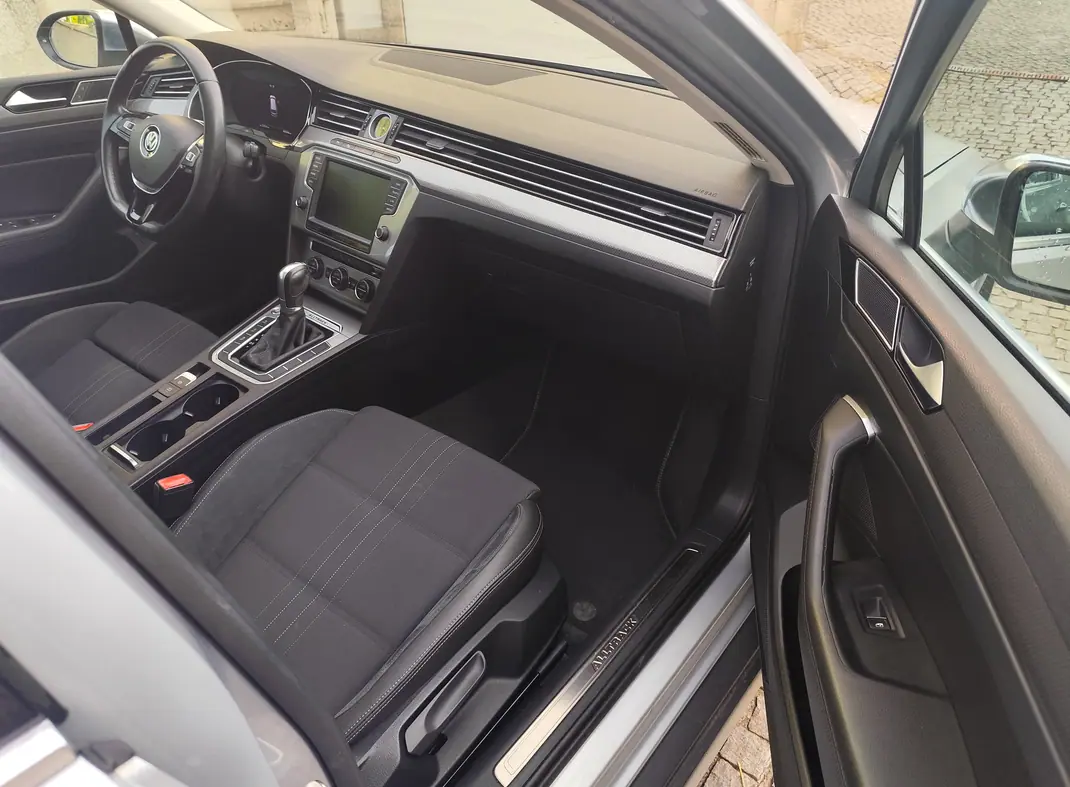 Volkswagen Passat 2016 - 11500 EUR, 400000 km - AUTO.MOTO.pt - 400000km - foto 5 de 7