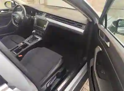 Volkswagen Passat 2016 - 11500 EUR, 400000 km - AUTO.MOTO.pt - 400000km - foto 5 de 7