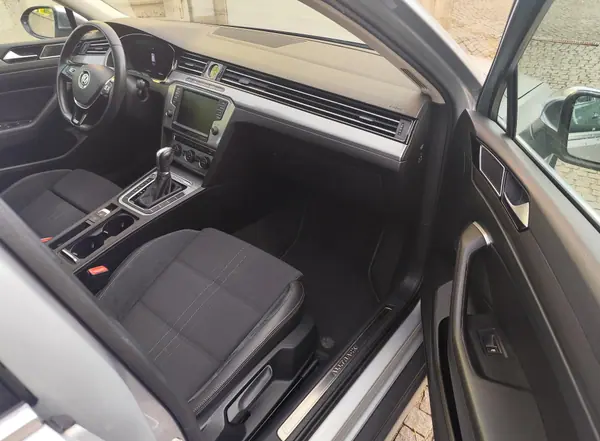 Volkswagen Passat 2016 - 11500 EUR, 400000 km - AUTO.MOTO.pt - 400000km - foto 5 de 7
