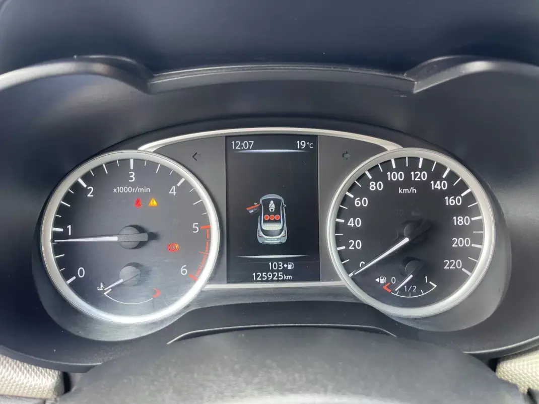 Nissan Micra 2018 - 13950 EUR, 125925 km - 125925km - foto 11 de 13
