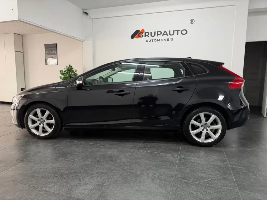 Volvo V40 2015 - 10990 EUR, 187405 km - AUTO.MOTO.pt - 187405km - foto 2 de 18