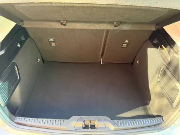 Ford Focus 2020 - 16500 EUR, 103000 km - AUTO.MOTO.pt - 103000km - foto 8 de 10