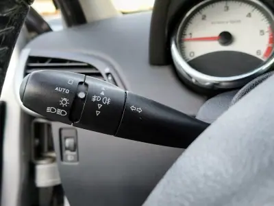 Peugeot 207 2008 - 4990 EUR, 207000 km - AUTO.MOTO.pt - 207000km - foto 16 de 21