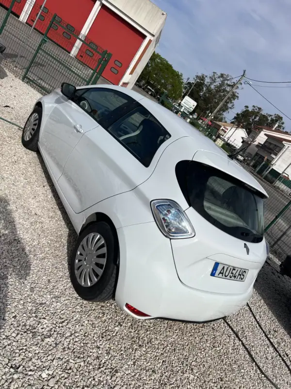 Renault Zoe 2019 - 10900 EUR, 17500 km - AUTO.MOTO.pt - 17500km - foto 3 de 5