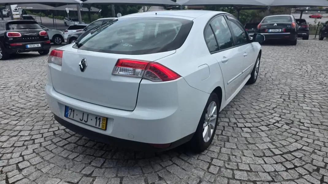 Renault Laguna 2007 - 4490 EUR, 213000 km - AUTO.MOTO.pt - 213000km - foto 5 de 16