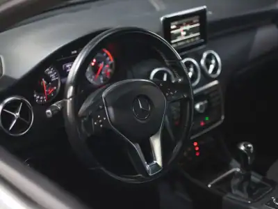 Mercedes-Benz A 180 2014 - 12990 EUR, 149000 km - AUTO.MOTO.pt - 149000km - foto 14 de 20