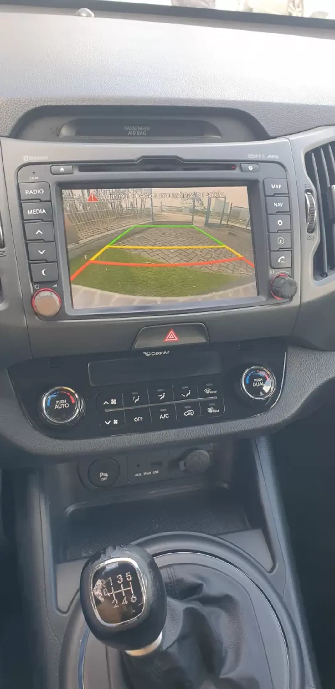 Kia Sportage 2012 - 10750 EUR, 181000 km - AUTO.MOTO.pt - 181000km - foto 12 de 15