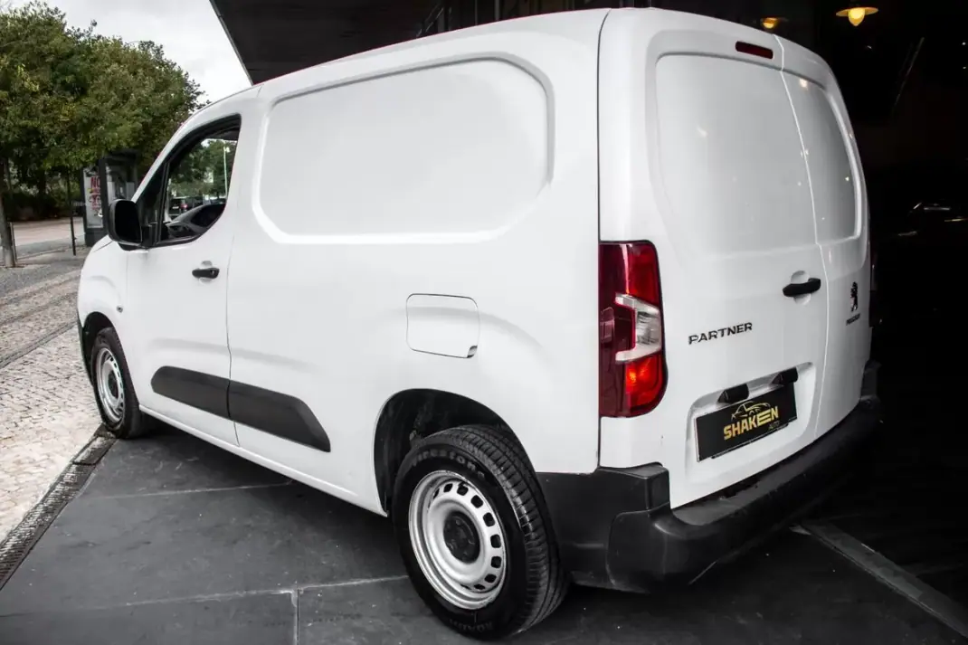 Peugeot Partner BlueHDi 100 L2 Cabine Dupla 2021 - 12990 EUR, 103902 km - AUTO.MOTO.pt - 103902km - foto 3 de 28