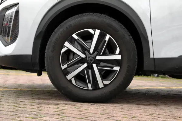 Peugeot 2008 2024 - 21450 EUR, 23450 km - AUTO.MOTO.pt - 23450km - foto 5 de 21
