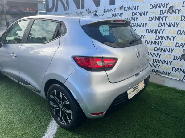 Renault Clio 2017 - 11900 EUR, 140000 km - AUTO.MOTO.pt - 140000km - foto 5 de 13