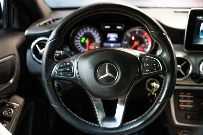Mercedes-Benz GLA 180 2017 - 17900 EUR, 228238 km - AUTO.MOTO.pt - 228238km - foto 18 de 22
